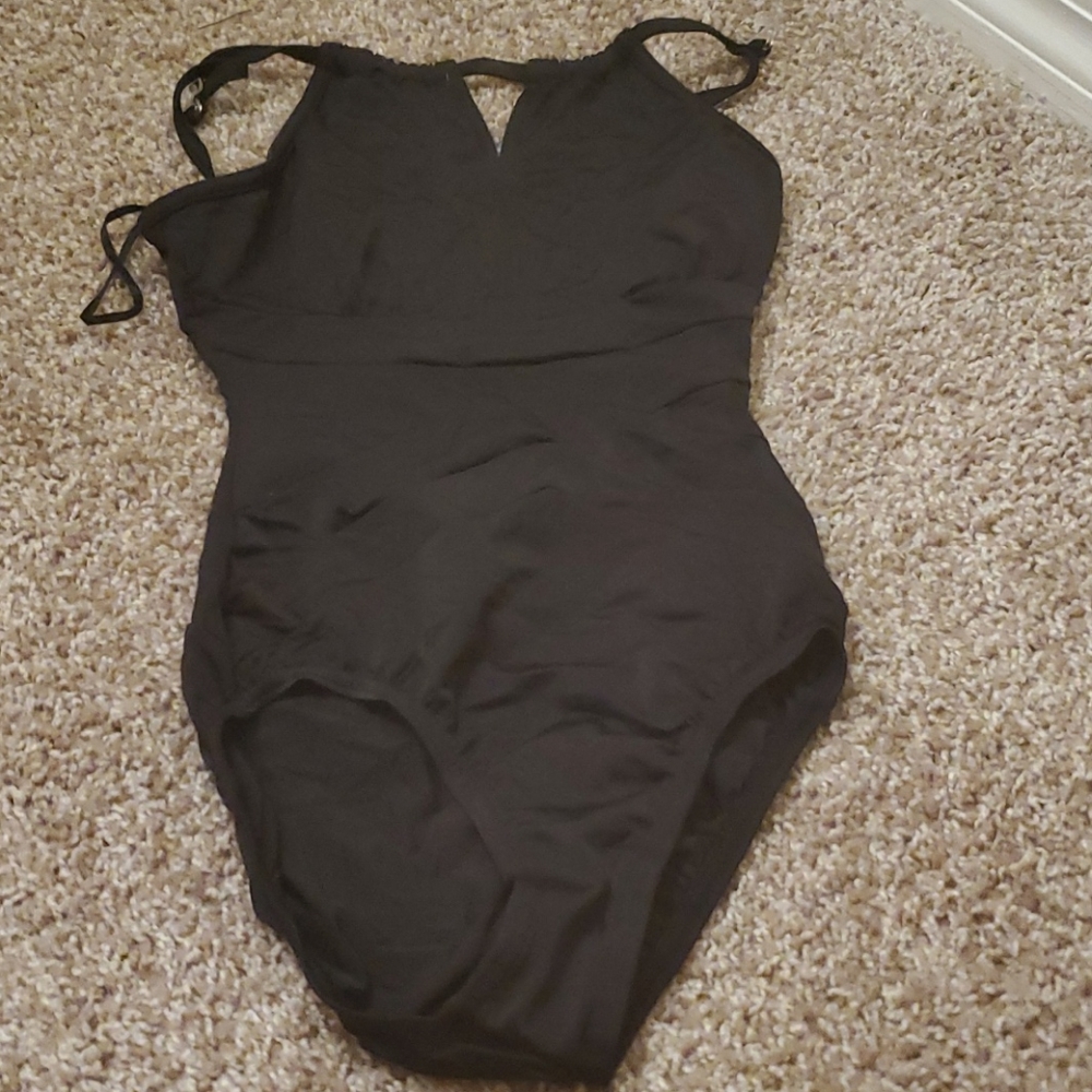 Extra small leotard/swimsuit with pattern detail - Picture 1 of 5